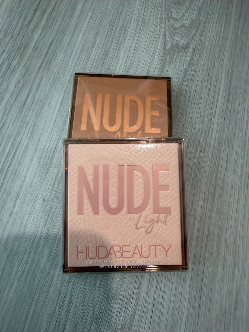 HUDA BEAUTY Nude Eyeshadow Palette Light & Medium Buddle - Pink & Brown Tones